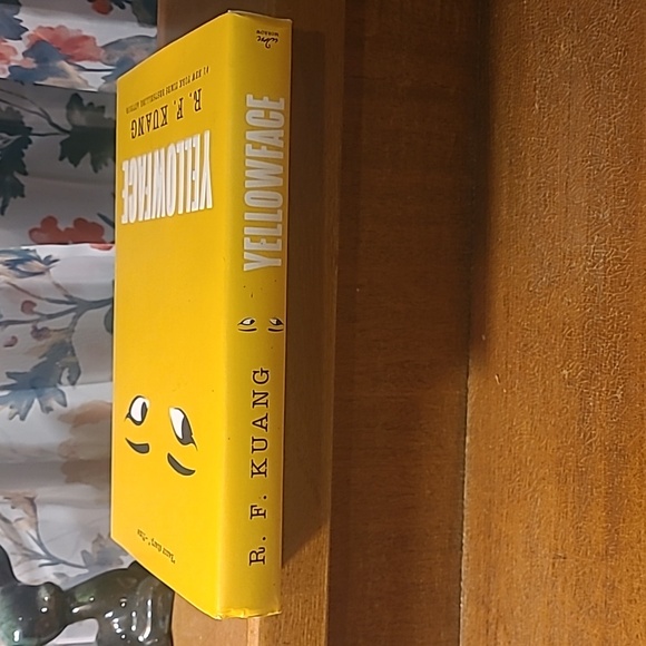 Yellowface by R.F. Kuang Hardcover Book - Picture 2 of 6